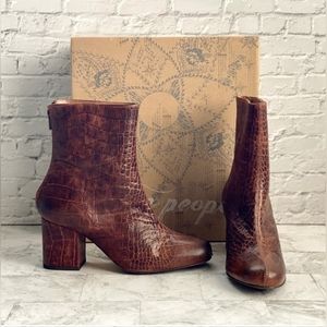 Free People Brown Croc-Embossed Ankle Boots 41